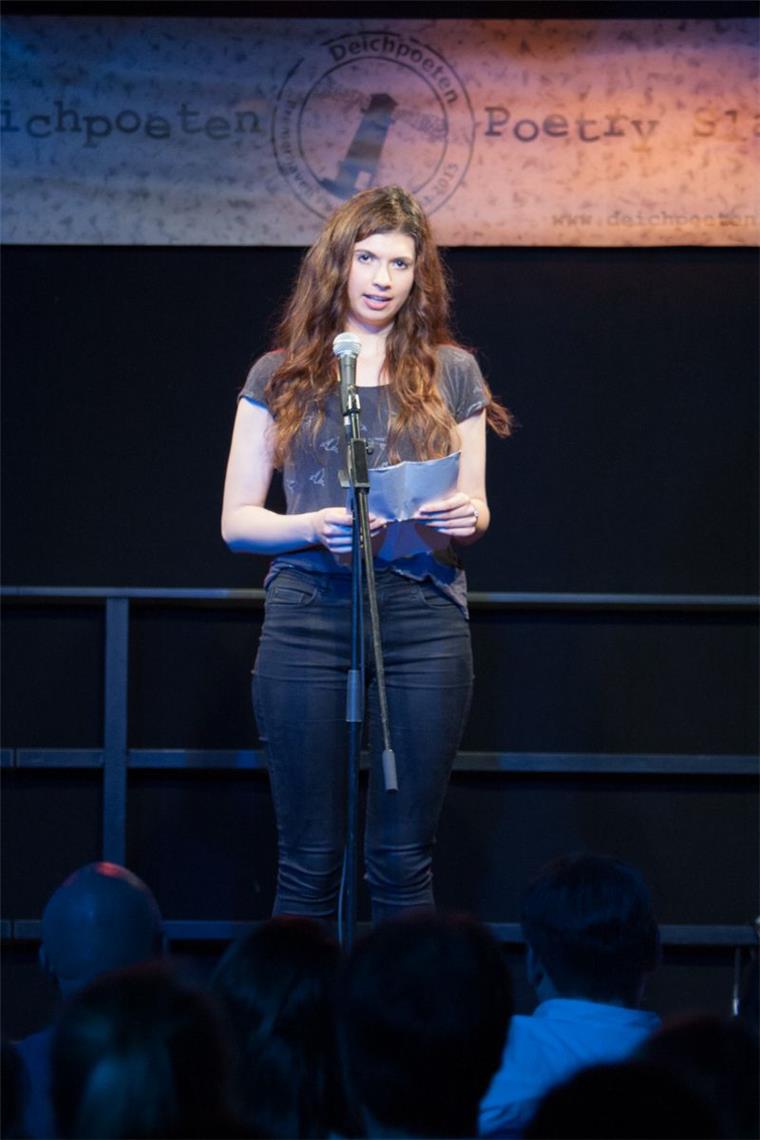 Zahl des Tages: 6 Hilke Berndsen aus Bremen gewinnt Poetry Slam im Pferdestall