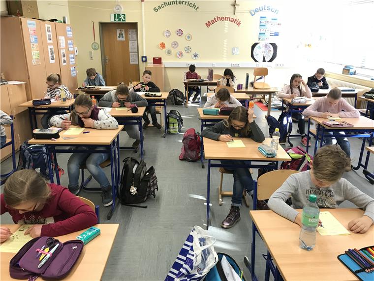 Nordenhamer Schüler knobeln beim "Känguru-Wettbewerb" um die Wette 75 Minuten hatten die 22 Schüler der Grundschule St. Willehad in Nordenham beim Känguru-Wettbewerb Zeit, um 24 Textaufgaben zu lösen.