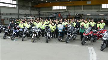 75 Motorradfahrer haben an einem Fahrsicherheitstraining der Polizei Bremerhaven und der Verkehrswacht in Nordholz teilgenommen.