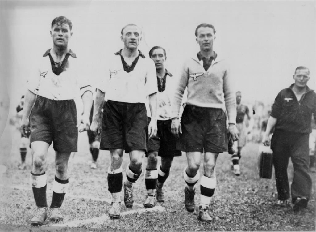 9. September 1934 in Warschau: Es ist erst das zweite Aufeinandertreffen beider ...