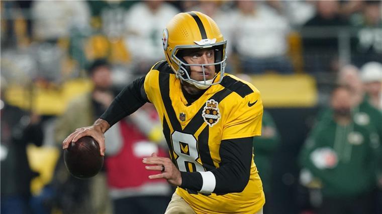 Drei Touchdowns gegen Titans: NFL-Profi schreibt Geschichte Aaron Rodgers kassierte gegen sein Ex-Team eine Niederlage.