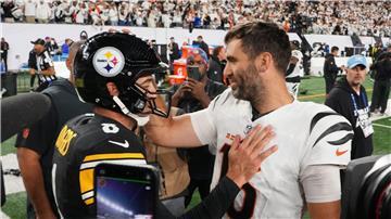 Aaron Rodgers (l.) musste Joe Flacco zum Sieg gratulieren.