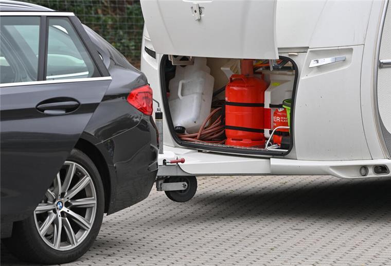 Ohne diesen Nachweis kein Urlaub: Was Camper bis Juni 2025 tun müssen Gasflasche in einem Wohnanhänger