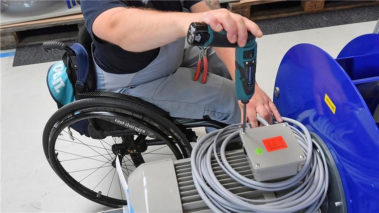 Arbeitslosigkeit von Menschen mit Behinderung steigt Ab 20 Mitarbeitenden sind Arbeitgeber verpflichtet, schwerbehinderte Menschen zu beschäftigen.