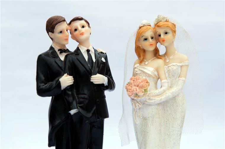 Ab dem 1. Oktober können gleichgeschlechtliche Paare standesamtlich heiraten oder ihre Lebenspartnerschaft in eine Ehe umwandeln lassen. Doch in Bremerhaven gibt es Probleme.