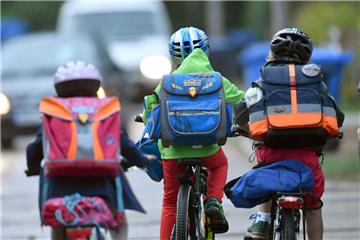 Ab dem 10. Geburtstag müssen Kinder auf Radwegen oder der Fahrbahn fahren – das kann schnell zu gefährlichen Situationen führen.