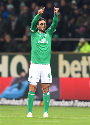 Ab dem nächsten Torjubel darf sich Bremens Claudio Pizarro Bundesliga-Rekordhalter nennen.