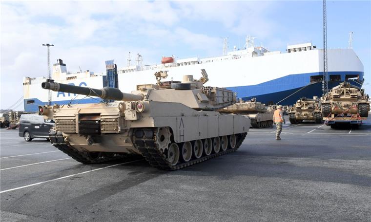 Militärische Großübung startet: Truppenverlegung über Bremerhaven Ab Februar wird wieder militärisches Gerät in Bremerhaven ankommen.