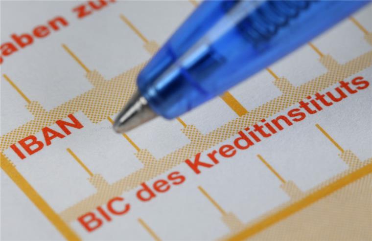 Ab heute gilt die IBAN: Twitternutzern macht das Freude Ab heute gelten die alten Kontonummern und Bankleitzahlen nicht mehr. Die 22-stellige IBAN wird Pflicht.