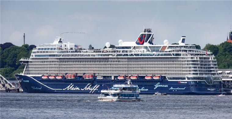 Ab in die Sonne: "Mein Schiff 1" nimmt von Bremerhaven aus Kurs auf Gran Canaria. 