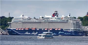 Ab in die Sonne: "Mein Schiff 1" nimmt von Bremerhaven aus Kurs auf Gran Canaria. 