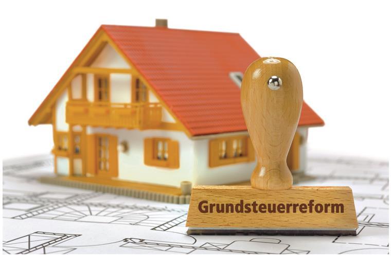 Ab Juli werden Eigentümer von Grundstücken, Wohnungen und Häusern in Bremerhaven angeschrieben.