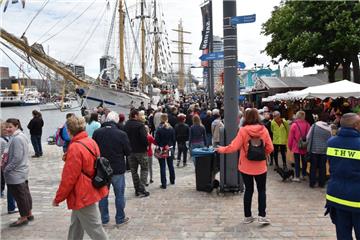 Ab Mittags füllte sich das Festtagsgelände beim Seestadtfest 2017 in Bremerhaven...