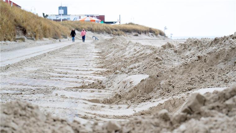 Ab Mitte März soll auf Wangerooge mit schwerem Gerät noch mehr fehlender Sand aufgeschüttet werden. 