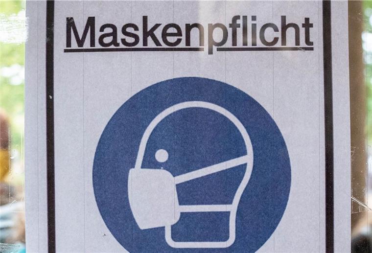 Bremerhaven: Maskenpflicht auf dem Bahnhofsvorplatz Ab Montag gilt auf dem Bahnhofsvorplatz in Bremerhaven eine Maskenpflicht.