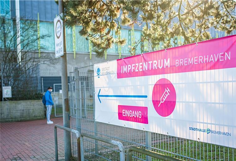 Bremerhaven: Impfen ohne Termin in der Stadthalle Das Bild zeigt den Eingang des Impfzentrums Bremerhaven.
