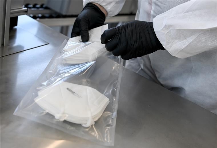 Ab morgen gibt es in Apotheken im Land Bremen kostenlose FFP2-Masken für Menschen über 65 Jahren.