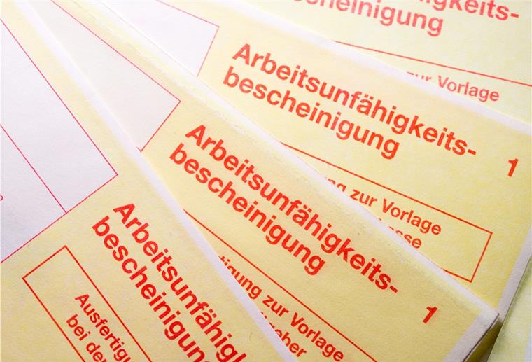 Krankmeldung ab sofort nicht mehr am Telefon möglich Ab sofort muss der „gelbe Zettel“, die Arbeitsunfähigkeitsbescheinigung im Krankheitsfall, wieder persönlich beim Arzt abgeholt werden. Ein Anruf genügt nicht mehr.