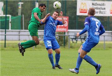 Ab und an half Bünyamin Kapakli (grünes Trikot) in der ersten Abbehauser Mannschaft in der Bezirksliga aus.