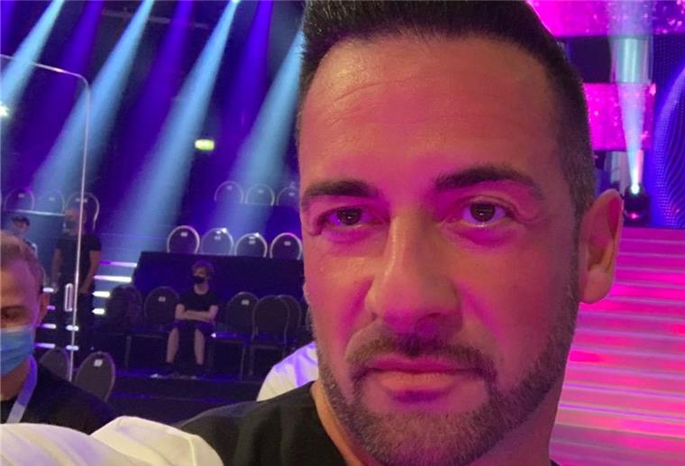 Sascha geht bei RTL Zwei auf „Frauenjagd“ Mann macht Selfie