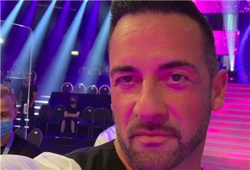 Mann macht Selfie