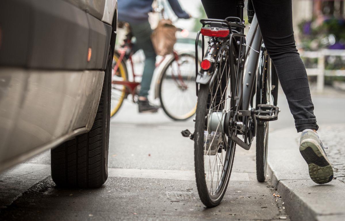 Mehr Schutz für Radler ab Februar 2020 Abbiegeunfälle, bei denen Radler übersehen werden, gehören zu den besonders häufigen Radfahrunfällen.