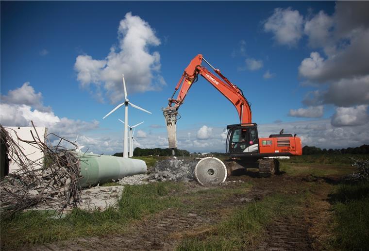 Abbruch- statt Aufbruchstimmung in einem der windhöffigsten Gebiete im Cuxland: Im vergangenen Jahr wurde an der Wurster Küste der Windpark in Wremen-Schottwarden abgerissen.