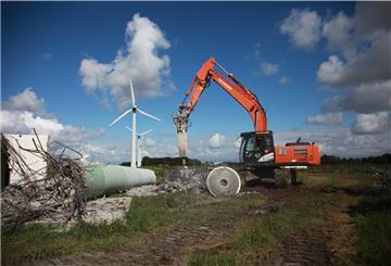 Abbruch- statt Aufbruchstimmung in einem der windhöffigsten Gebiete im Cuxland: Im vergangenen Jahr wurde an der Wurster Küste der Windpark in Wremen-Schottwarden abgerissen.