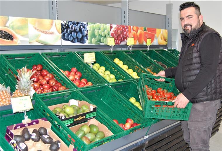 Abdullah Özdemir im neuen Geschäft „A-Team-Feinkost“. 