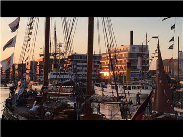 Abendsonne am Neuen Hafen. Foto: Schwan