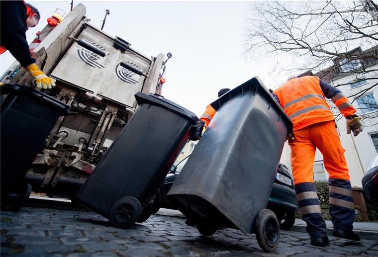 Recyclinghöfe
an Feiertagen
geschlossen Abgebranntes Tischfeuerwerk gehört in die Restmülltonne und nicht in die Papiertonne.