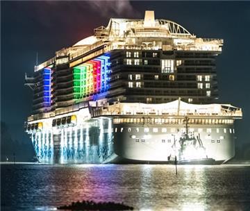 Abgeliefert: Die „Aidacosma“ gehört nun der Reederei. Das schiff bleibt in Bremerhaven.