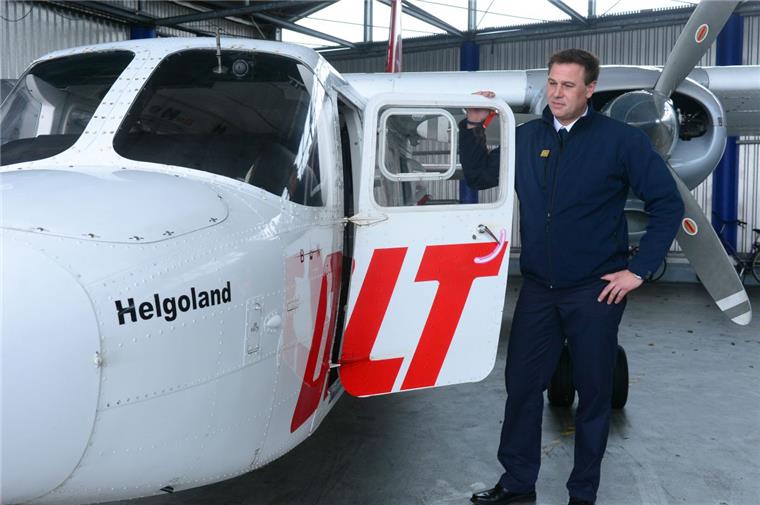 Abheben unmöglich: Pilot Bernd Weikopf musste den letzten Flug nach Helgoland wegen schlechter Sicht abblasen.