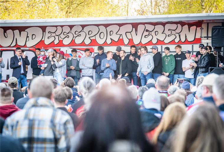 Fischtown Pinguins: Bremerhavens Aushängeschild Abschlussfeier Pinguins