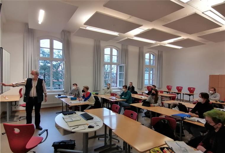 Abstand, Maske, Schnelltest - Wie gewohnt startete am Montag der Unterricht in den Schulen in Niedersachsen wie am NIG in Bad Bederkesa. Trotz hoher Inzidenz bleiben Schüler gelassen.