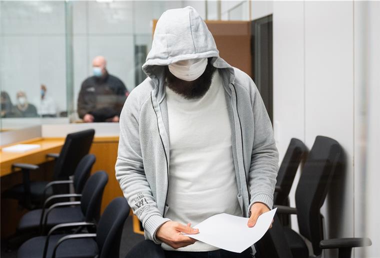 Abu Walaa, mutmaßlicher Anführer der Terrormiliz Islamischer Staat (IS) in Deutschland, wurde zu zehneinhalb Jahren Haft verurteilt.