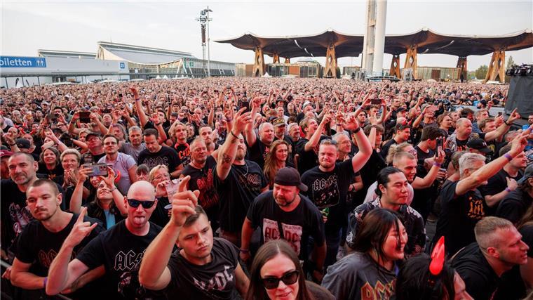 Letzte Deutschland-Konzerte - AC/DC rocken Hannover AC/DC spielten mehr als zwei Stunden in Hannover.