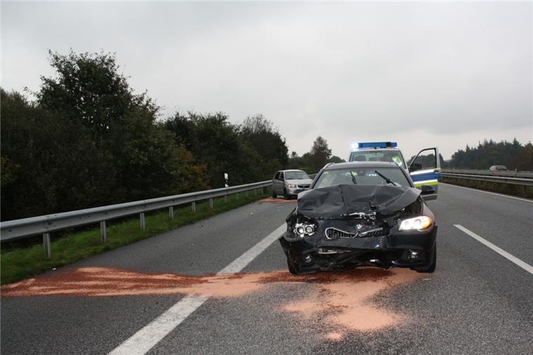 Zusammengefasst! Das war der Donnerstag im nord24-Land Acht beschädigte Fahrzeuge, vier leicht verletzte Personen, ein davon gelaufener Hund und ein verschrecktes Pferd - das ist die Bilanz von zwei Unfällen auf der A27 am Donnerstag.