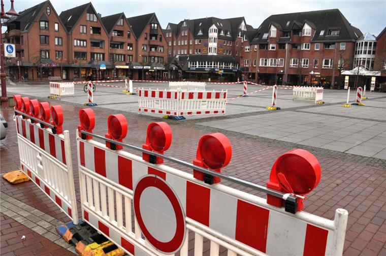 Südteil des Nordenhamer Marktplatzes bleibt weiterhin abgesperrt Achtung Stolpergefahr: Der südliche Teil des Nordenhamer Marktplatzes ist weiterhin abgesperrt