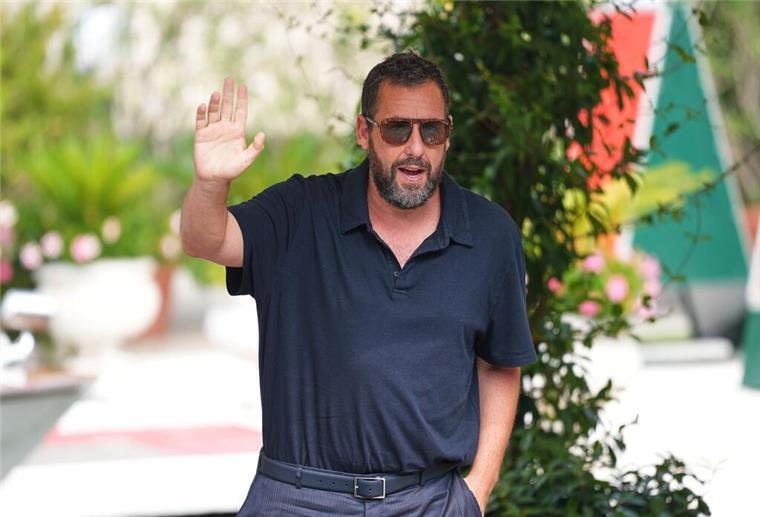 Filmfestspiele in Venedig eröffnet - Ehrenpreis für Herzog Adam Sandler ist in „Jay Kelly“ an der Seite von George Clooney zu sehen.