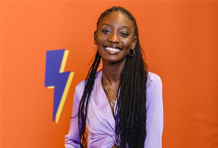Cuxhavenerin ist im Finale der Miss Germany Awards Adowa Awuah: „Meine Mission bei Miss Germany ist es, mit einem Dokumentarfilm mehr Empathie für Migration und Integration zu schaffen. Ebenso arbeite ich an einem psychosozialen Zentrum zur Unterstützung von Migranten, besonders der afrikanischen Community.“