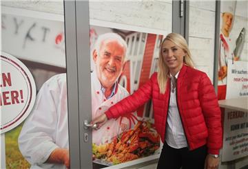 Agnieszka Joost erfüllt sich einen Lebenstraum: Gemeinsam mit Geschäftspartner Bernd Pietsch eröffnet sie eine Gosch-Restaurant im "Mein Outlet" in Bremerhaven.