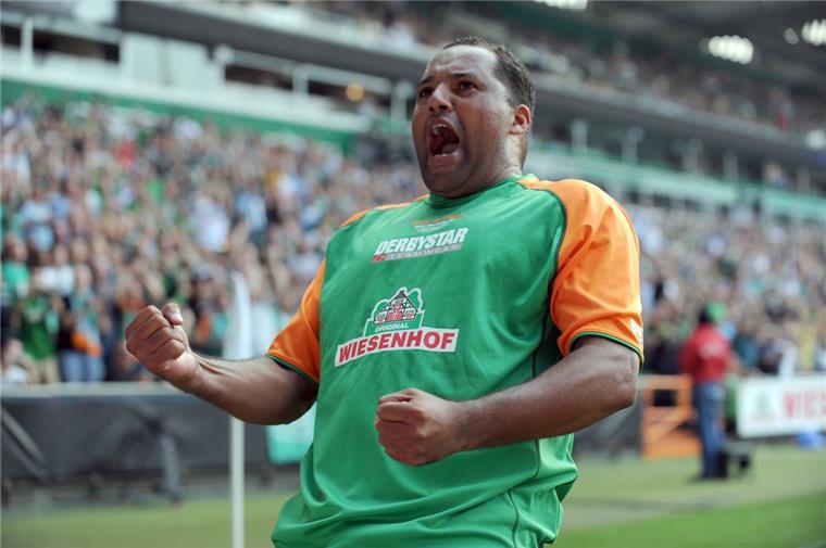 Ailton kommt mit den Werder-Oldies in den Bürgerpark Ailton will auch am 15. Juli Tore bejubeln. Der Kult-Brasilianer kommt mit Werders Traditionsmannschaft nach Bremerhaven.