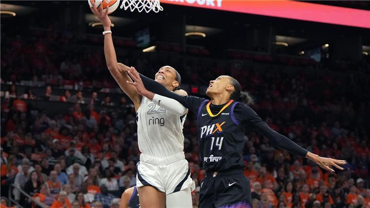 A’ja Wilson (links) erzielte den entscheidenden Korb für die Las Vegas Aces.