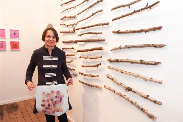 Akkela Dienstbier zeigt Kunst aus Naturmaterialien Ausstellung in der Galerie 149