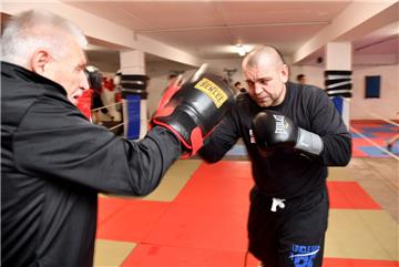 Akribisch hat sich Eugen Buchmüller (rechts) aus Bremerhaven mit seinem Trainer Reinhard Lucka auf den nächsten Kampf vorbereitet.