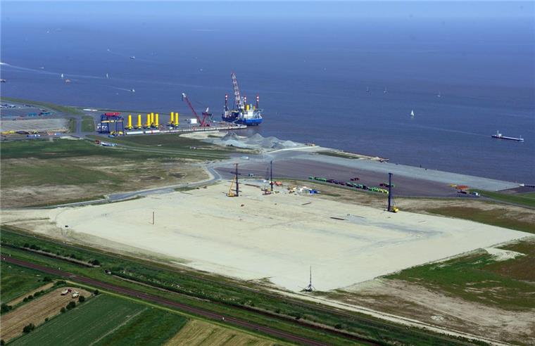 Offshore: Dänen investieren in Cuxhaven Aktuell ist in Cuxhaven nur die Siemens-Baustelle zu sehen. Auch ein Zulieferer aus Dänemark will sich dort ansiedeln.