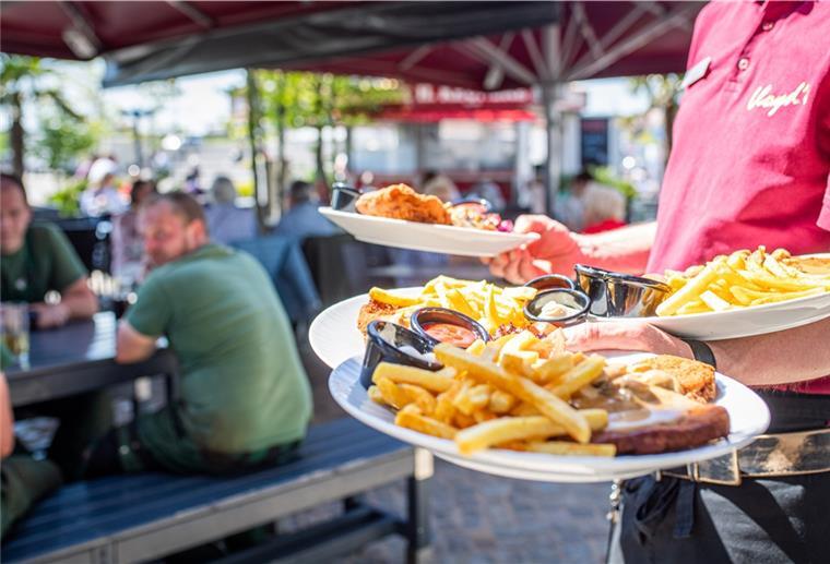 Bremerhaven verschiebt Sperrstunde auf 1 Uhr Aktuell müssen Bremerhavener Gastronomen um 23 Uhr schließen.