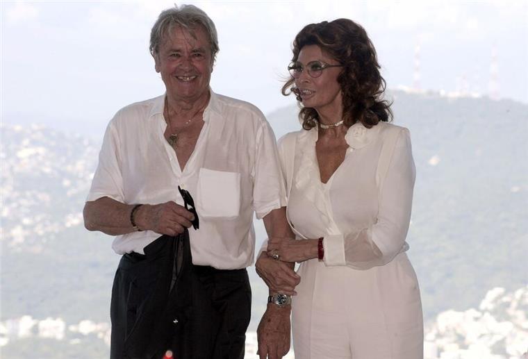Ein Engel in Teufelsgestalt: Filmlegende Alain Delon ist tot Alain Delon, hier mit der italienischen Schauspielerin Sophia Loren, war für seine Mörderrollen bekannt. (Foto - Archiv)