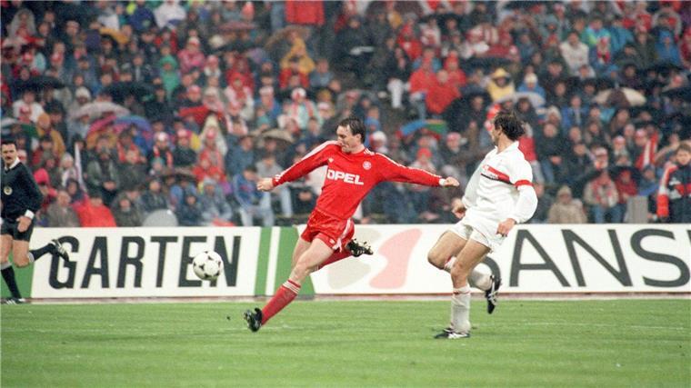 Hitzlsperger tippt auf Villa-Sieg gegen FC Bayern Alan McInally spielte für Bayern und Aston Villa.